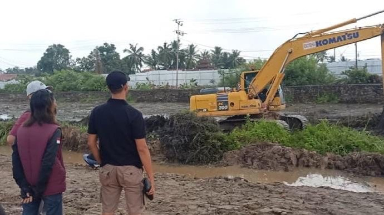 Lahan Belum Diganti, Puluhan Warga Protes Tuntut Ganti Rugi kepada PT KAI 
            - galeri foto