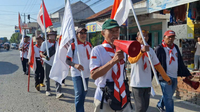 Ingin Temui Prabowo, 50 Pensiunan Pegawai PTPN IX Jawa Tengah Nekat Jalan Kaki Brebes - Jakarta