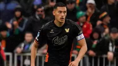 Bek Venezia, Jay Idzes