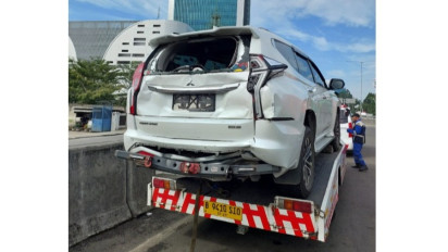 Penampakan Pajero Sport Ringsek Ditabrak Truk di Tol Semper Arah Priok, Ini Kronologinya