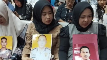 Keluarga 3 Polisi Ditembak di Way Kanan Bersujud Minta Kopda Bazarsah Dihukum Mati