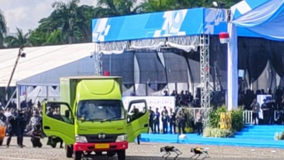 Robot K9 Ikut Ramaikan HUT Bhayangkara, Atraksi Deteksi Bahan Peledak