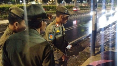 Satpol PP Kembali Temukan Dua Wanita di Tembok Bolong Jatinegara