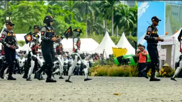 Robot polisi dalam HUT ke-79 Bhayangkara