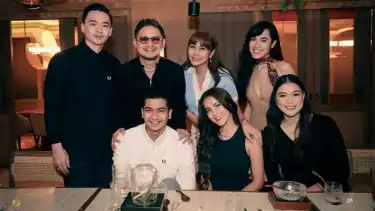 Mantan Suami Ria Ricis Teuku Ryan (Duduk kemeja putih) duduk bersanding dengan Olla Ramlan