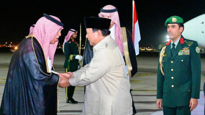 Disambut Dentuman Meriam dan Kehormatan Khusus, Prabowo Tiba di Jeddah untuk Bertemu MBS