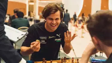 Pecatur asal Norwegia Magnus Carlsen masih mempertahankan posisi teratas pecatur terbaik dunia atau FIDE Chess Rating.