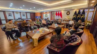 Jajaran panitia Kongres Persatuan Wartawan Indonesia (PWI) 2025 melakukan kunjungan audiensi ke Menteri Hukum Republik Indonesia, Supratman Andi Agtas.