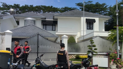 Selama 7 Jam Geledah Rumah Topan Ginting, KPK Boyong Sejumlah Koper dan Kardus