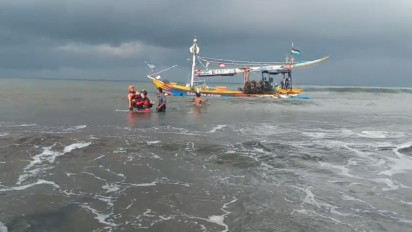 Cuaca Bersahabat, BMKG: Pencarian Korban Kapal Tenggelam di Selat Bali Dilanjutkan