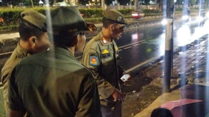 One News Update: Satpol PP Temukan Dua Wanita di Tembok Bolong Jatinegara, Timnas Putri Indonesia Lolos ke Piala Asia 2026? Marselino dan Ole Romeny Tiba di Jakarta