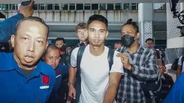 Oxford United Tiba di Bandara Soetta Jelang Piala Presiden 2025, Marselino Ferdinan: Kami ingin Bersenang-senang