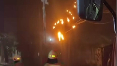 Kabel Udara Terbakar di Jalan Semanan Raya Jakarta Barat