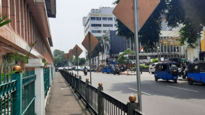 KAI Jakarta Jelaskan Alasan Tak Buka Pagar Tengah Stasiun Cikini