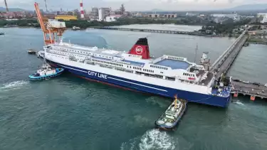 PT Krakatau Bandar Samudera (PT KBS), sebagai salah satu anak perusahaan dari PT Krakatau Steel (Persero) Tbk, resmi menjalin kerja sama dengan PT Atosim Lampung Pelayaran.