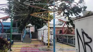 Kondisi Teras Cihampelas Kota Bandung yang tidak terurus dengan baik