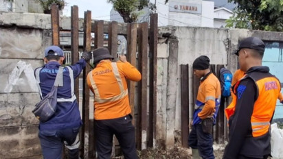 Di Balik Tembok Bolong Jatinegara Ada Wanita Mangkal Malam-Malam, Bisa-bisanya Dijebol Oknum Tak Bertanggungjawab