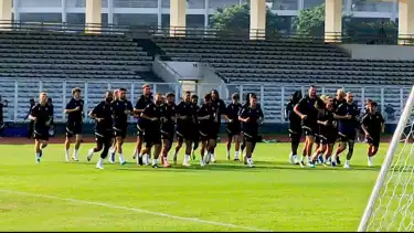 Oxford United latihan jelang Piala Presiden 2025