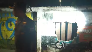 Penampakan Tembok Bolong diduga lokasi prostitusi di Jatinegara, Jakarta Timur.