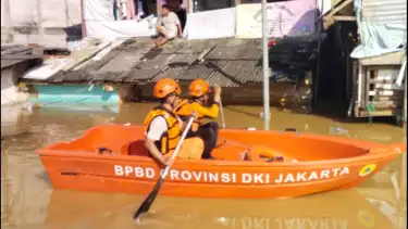 Kondisi banjir di Jakarta, Minggu (6/7/2025)