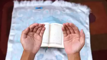 Selain Bekerja Jangan Lupa Baca Zikir ini, Ustaz Adi Hidayat Bilang Bisa Cepat Melunasi Utang