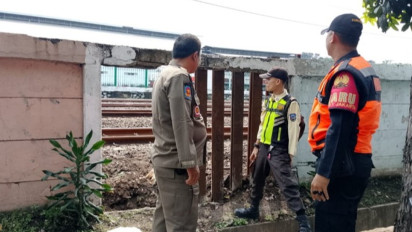 Di Balik Tembok Bolong Jatinegara Ada Waria hingga Wanita Malam, Ternyata Mereka...