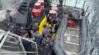 Hari Ke-4 Operasi SAR, KRI Pulau Fanildo dan KRI Tongkol Temukan Jasad Korban KMP Tunu Jaya Pratama