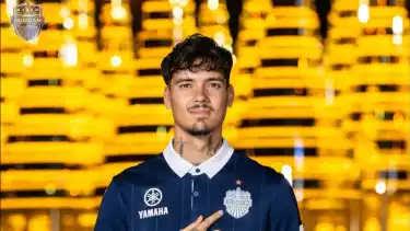 Pemain Timnas Indonesia, Shayne Pattynama Resmi Gabung Buriram United