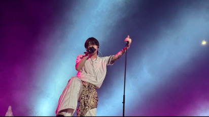 Musisi Amerika-Korea eaJ Suarakan Perjuangan Palestina di Prambanan Jazz 2025, Ayah Gigi Hadid Sampai Turun Tangan