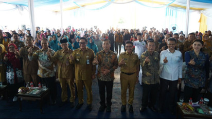 Peluncuran GENTING Bersama BNI, Menteri Wihaji  Turunkan Asbes dan Letakkan Batu Fondasi di Rumah Keluarga Berisiko Stunting