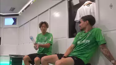 Ko Itakura (kiri) dan Kevin Diks (kanan) yang menjadi rekan satu tim di Borussia Mönchengladbach