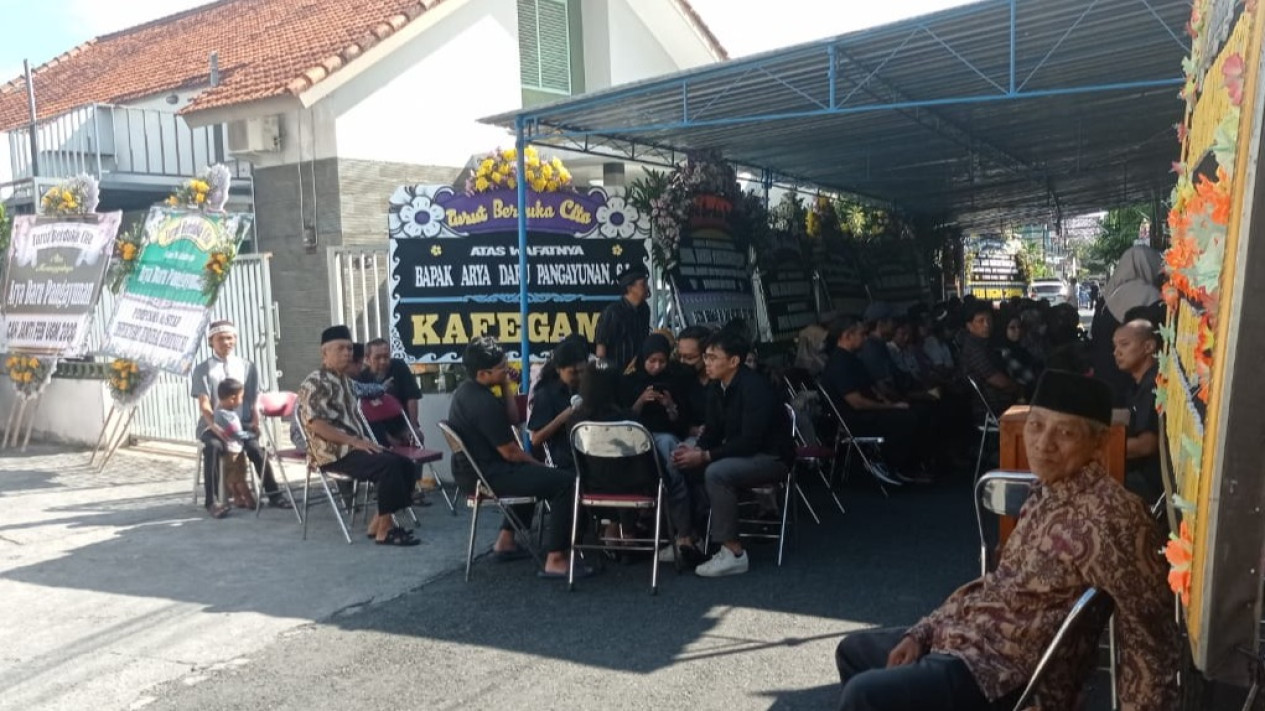 Kenangan Kakang Ipar Tentang Sosok Arya Daru, Diplomat Kemenlu yang Tewas Mengenaskan di Kos Menteng
            - galeri foto