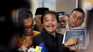 Konferensi Pers Tim Roy Suryo usai jalani gelar perkara khusus Ijazah Palsu Joko Widodo, di Bareskrim Polri, Jakarta Selatan, Rabu (9/7).