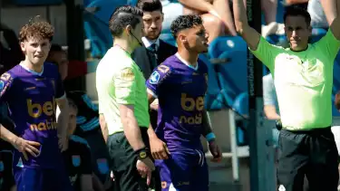 Dean James sendiri masih terikat kontrak jangka panjang bersama Go Ahead Egles.