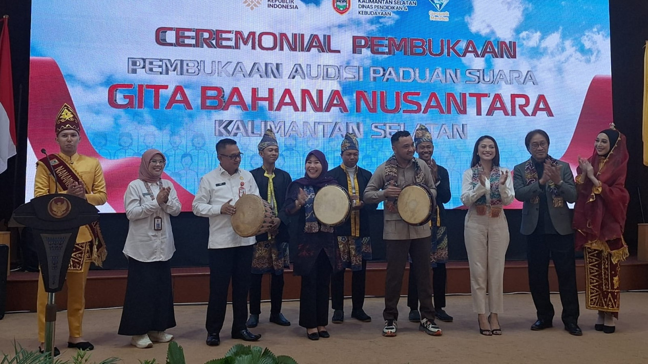 Wamen Giring Ganesha Buka Audisi Gita Bahana Nusantara Kalsel, Dorong Pembinaan Musisi Muda Daerah
            - galeri foto