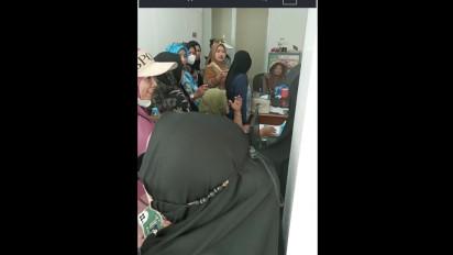 Air PAM Tidak Mengalir, Emak-emak Ngomel di Kantor Perumda Bhagasasi Tarumajaya