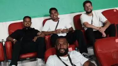 Marselino Ferdinan (tengah) absen saat Oxford United hadapi Arema