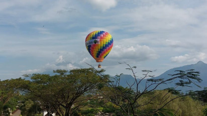Libur Akhir Pekan, Serunya Menikmati Pemandangan Alam Kabupaten Semarang dengan Balon Udara