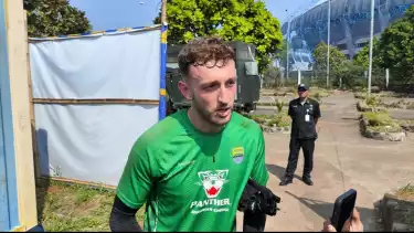 Kiper Persib Bandung Adam Przybek