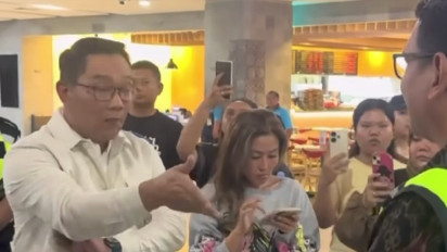 Detik-detik RK Marahi Petugas Bandara Gara-gara Pesawat Delay: Bilang Ridwan Kamil Mau Bicara!