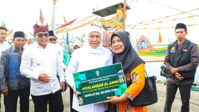 Sapa Nelayan dan Kelompok Perikanan di  Muncar Banyuwangi, Gubernur Khofifah Serahkan Bantuan Senilai Rp 276 Juta