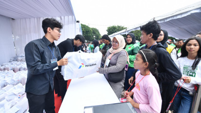 Seribu Senyum Anak Indonesia dari Seribu Seragam Sekolah Bersama Pertamina
