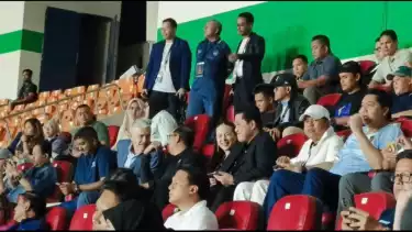 Ketua Umum PSSI, Erick Thohir terlihat asik bercengkrama dengan Ketua Federasi Sepak Bola Thailand (FAT), Nualphan Lamsam atau biasa dikenal Madam Pang.