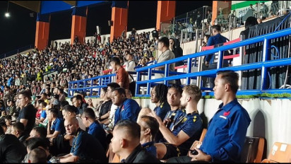 Hilang dari Daftar Susunan Pemain Oxford United vs Thai Port FC, Marselino Ferdinan Terpantau Duduk Manis di Tribun Penonton