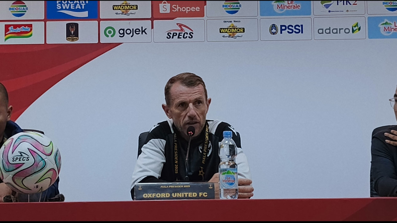 Jauh-Jauh Datang dari Inggris, Pelatih Oxford United Curhat usai 5 Pemainnya Cedera di Piala Presiden 2025 Termasuk Ole Romeny dan Marselino Ferdinan
            - galeri foto