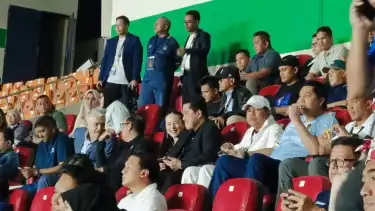 Ketua Federasi Sepak Bola Thailand (FAT), Nualphan Lamsam atau biasa disapa Madam Pang,