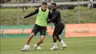 Kapten Timnas Indonesia, Jay Idzes saat berlatih di Venezia