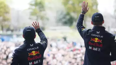 Yuki Tsunoda dan Max Verstappen