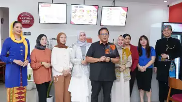 Tren Menikmati Roti Sambil Ngopi di Kafe Legendaris Kartika Bakery, Dari Gaya Hidup Urban ke Ruang Hangat Bernuansa Rumah