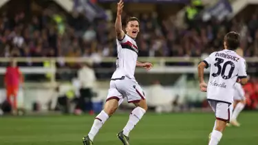 Selebrasi Thijs Dallinga saat Memperkuat Bologna